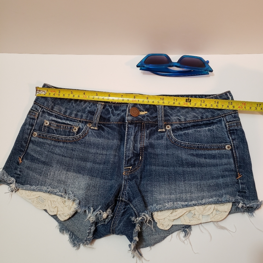 American Eagle outfitters booty shorts medium wash